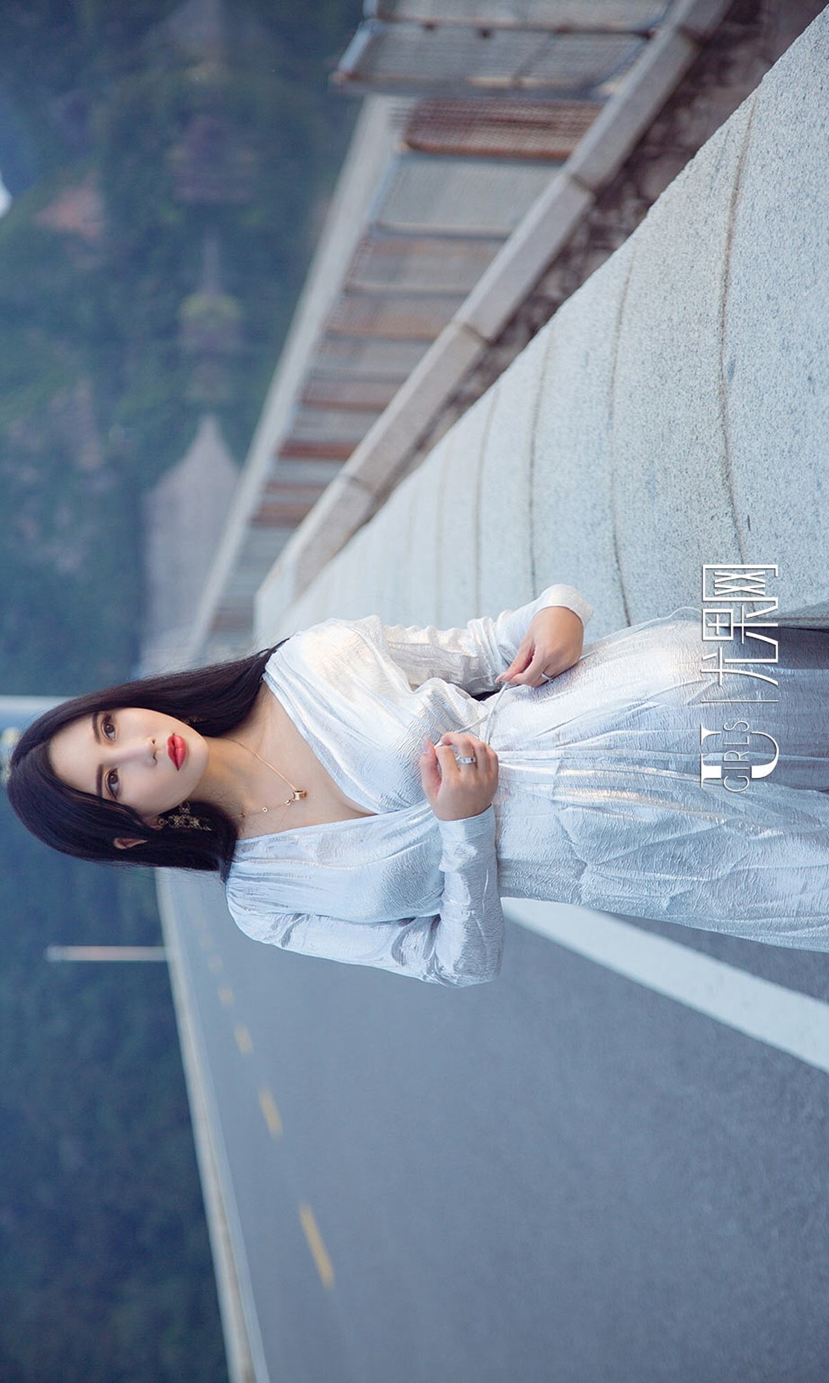 [爱尤物]2018APP NO.1208 艾霓莎一花路放